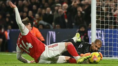 Viktor Gyokeres slides into Robert Sanchez