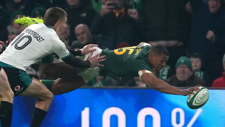 Damian Willemse flew over for an early try in this contest for South Africa