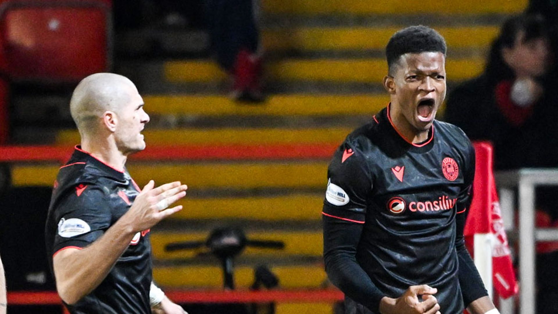 St Mirren snatch late point in six-goal thriller at Aberdeen