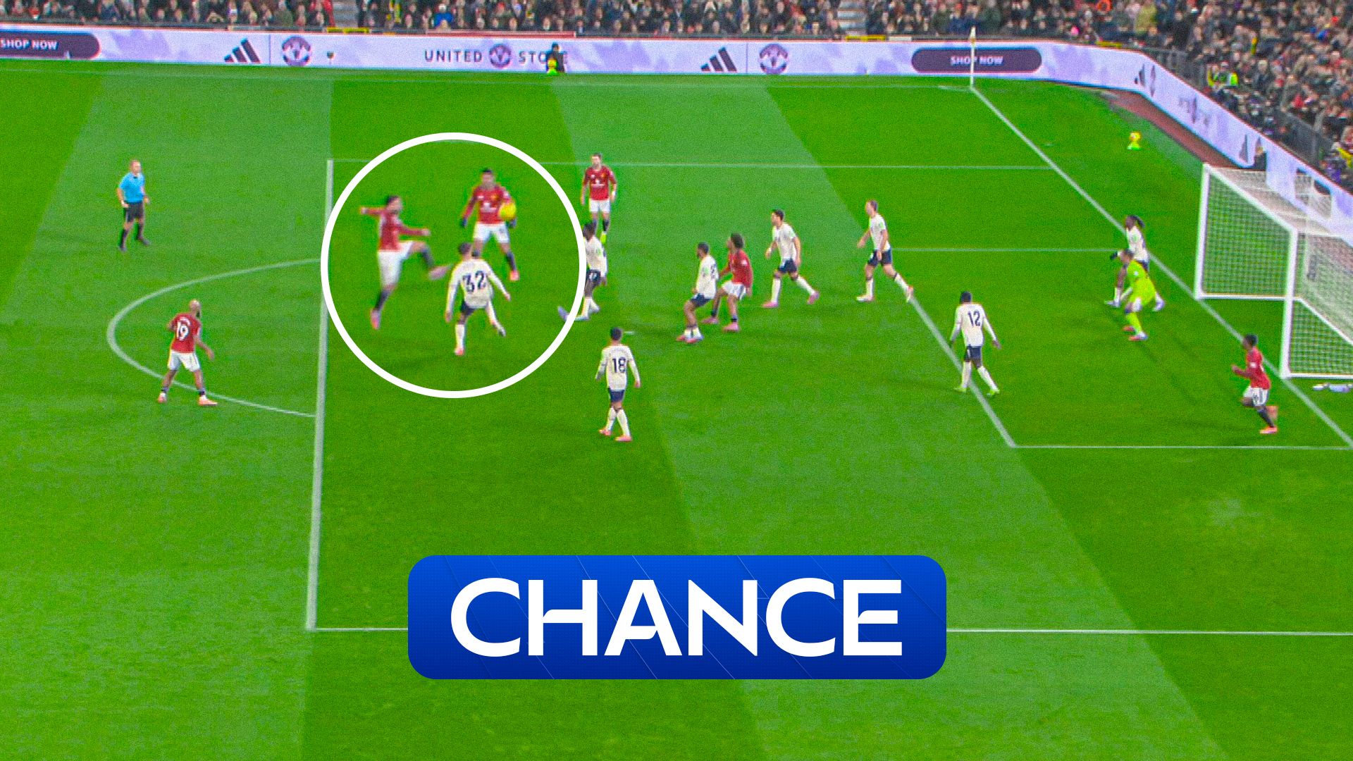 Fernandes' scissor kick strikes the post after Wan-Bissaka's goal line clearance!