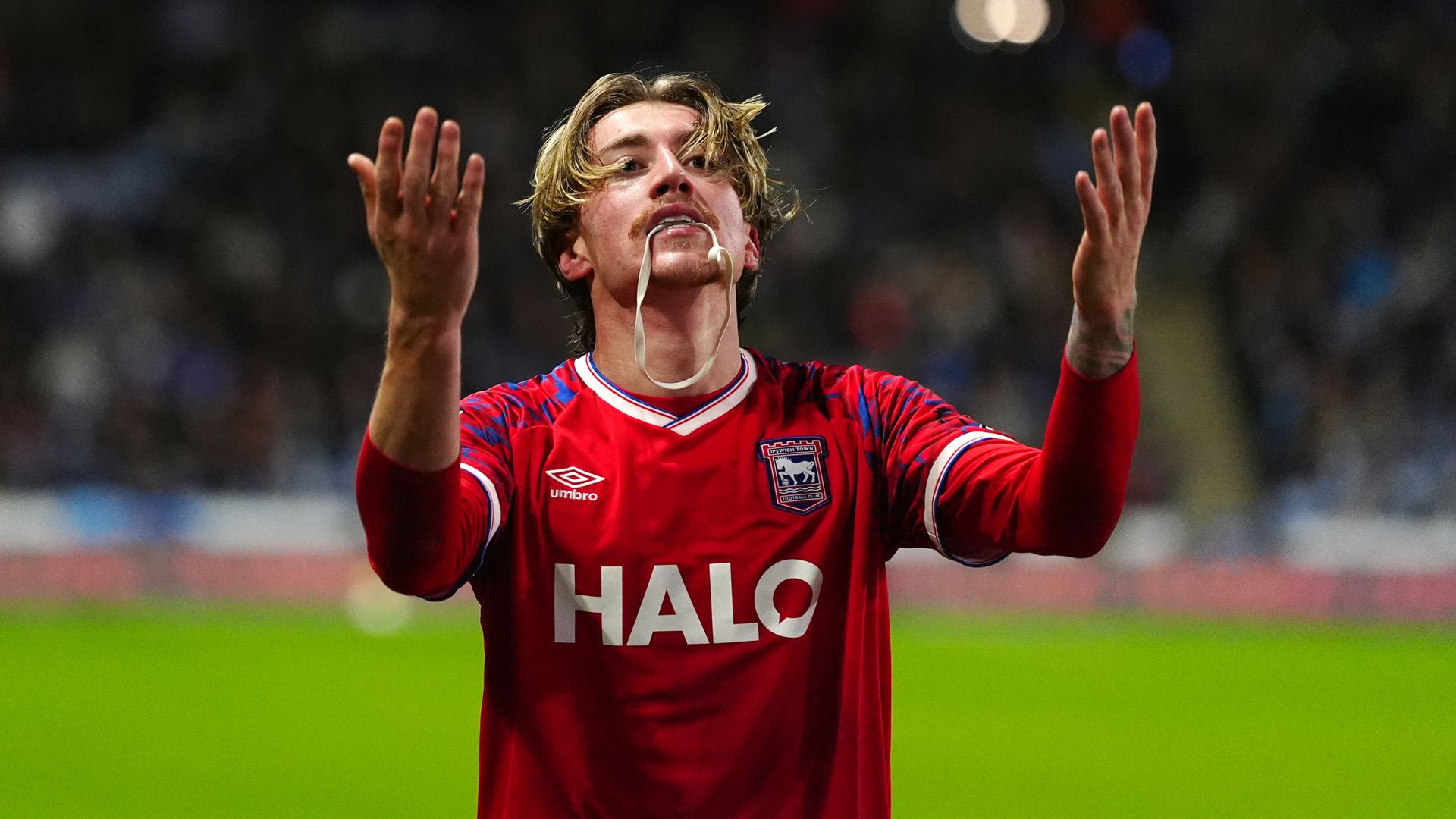 Ipswich open up promotion race with key win at Coventry