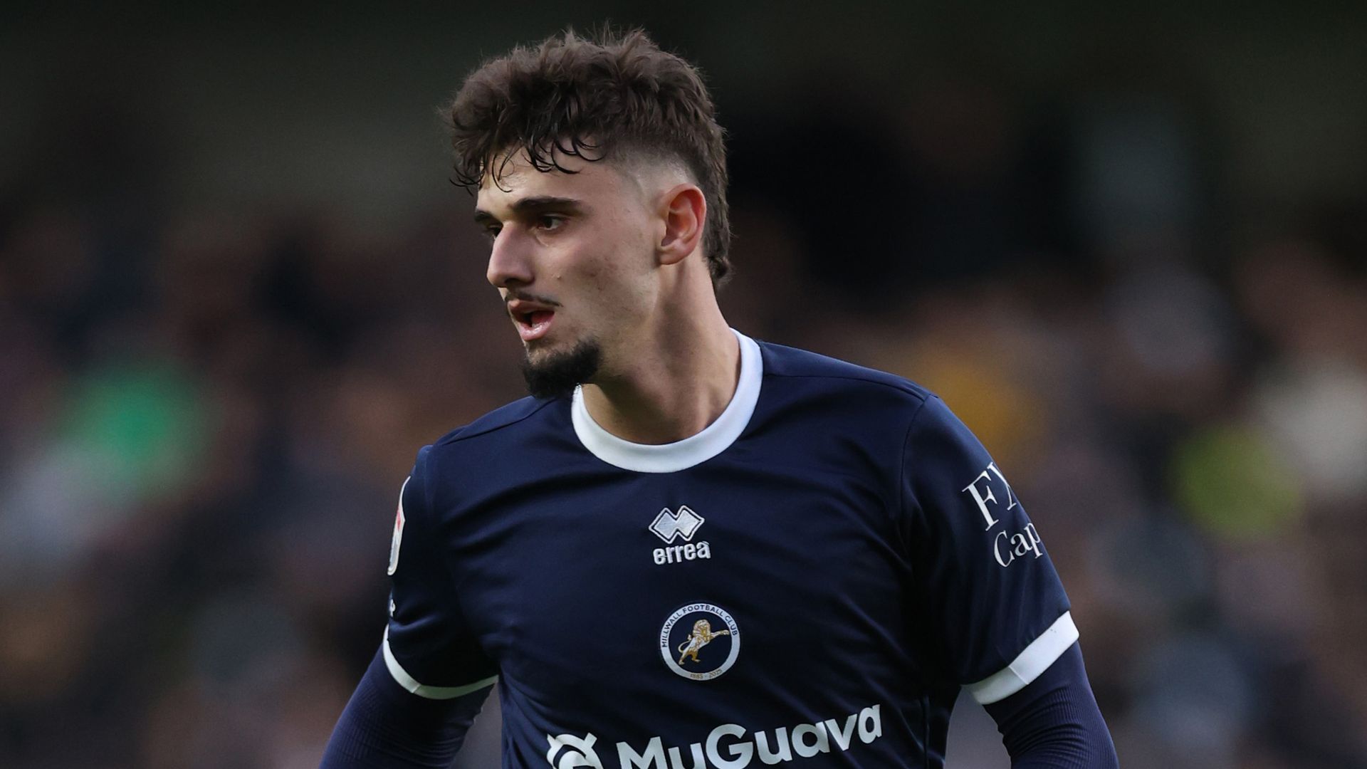 Millwall edge past Bristol City to keep pressure on Middlesbrough