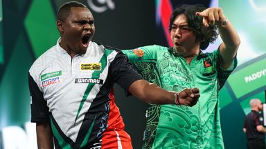 David Munyua and Motomu Sakai starred on their respective World Darts Championship debuts