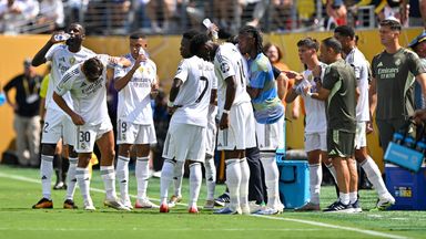 firo: 09.07.2025, Football, Football: International, FIFA Club World Cup 2025, FIFA Club World Cup 2025, Semi-final Paris Saint Germain, PSG - Real Madrid 4:0 Heat Drinking break Real Madrid with Kylian Mbappe and Antonio Rudiger Photo by: Ulrich Huf