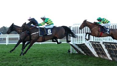 Impose Toi jumps to the front