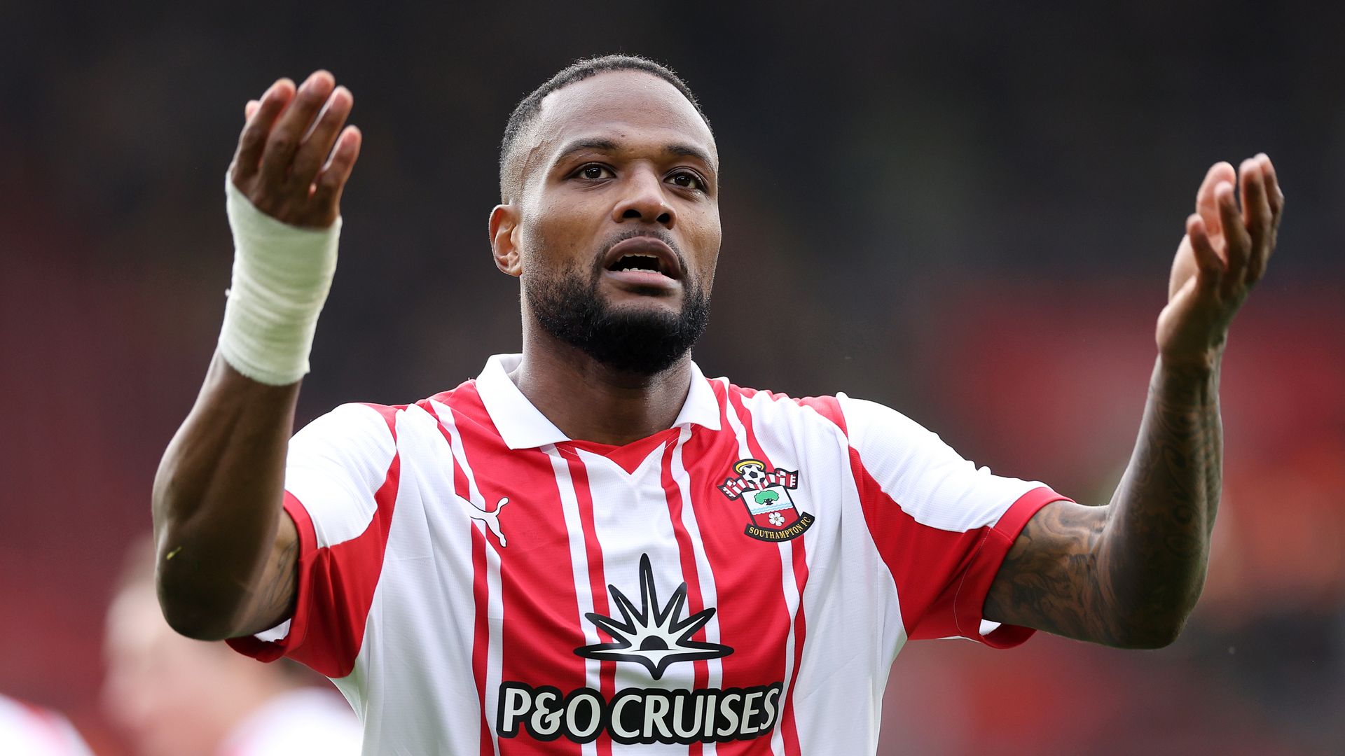 Debutant Larin heads Southampton to victory
