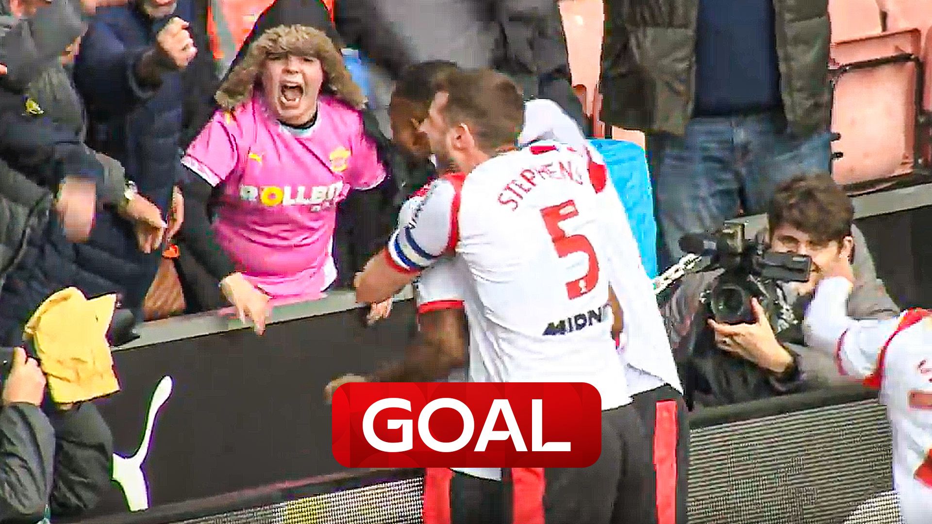 Larin nets debut goal for Saints with thunderous header