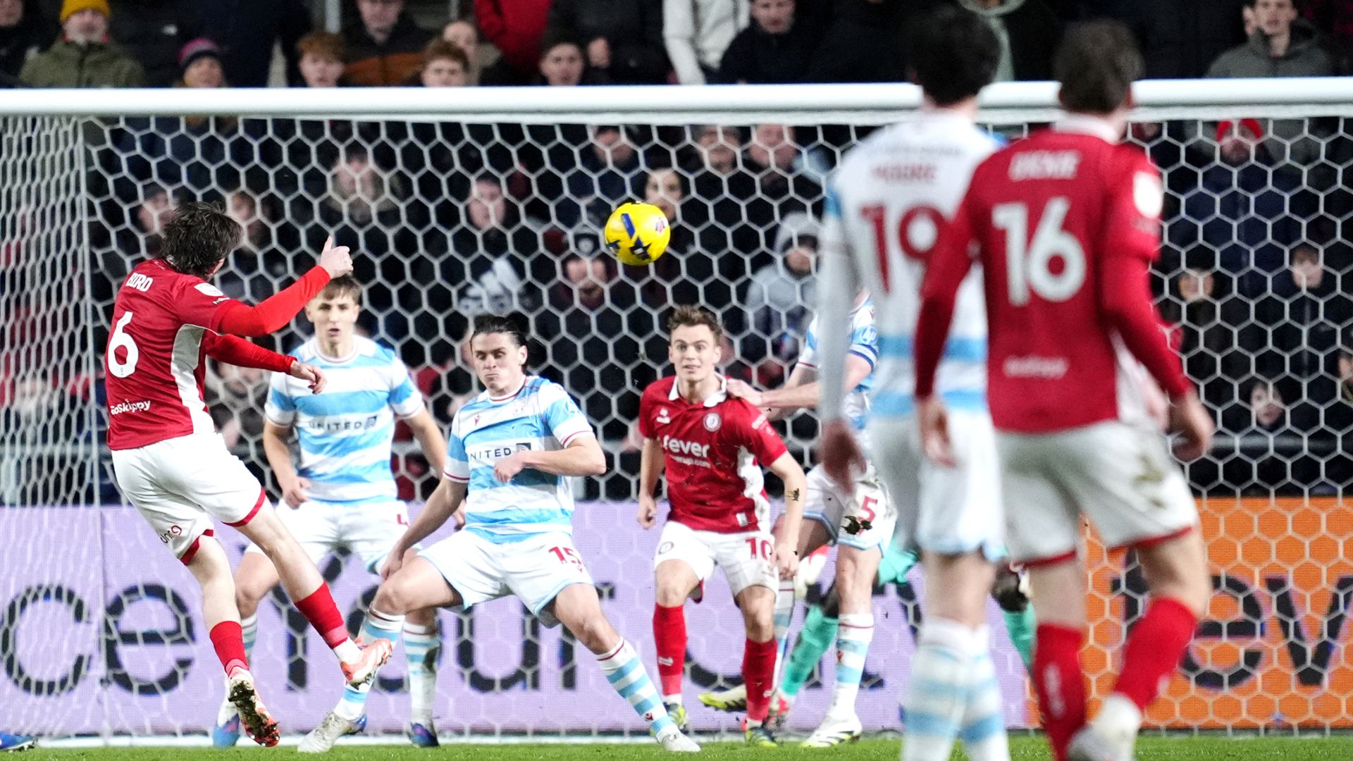 Bristol City net late stunner to hold Wrexham