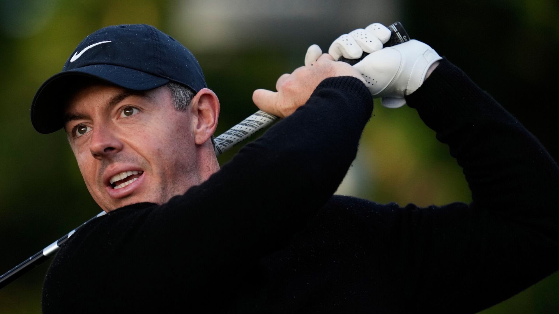 McIlroy, Scheffler charging as wind set to cause chaos at Pebble Beach LIVE!