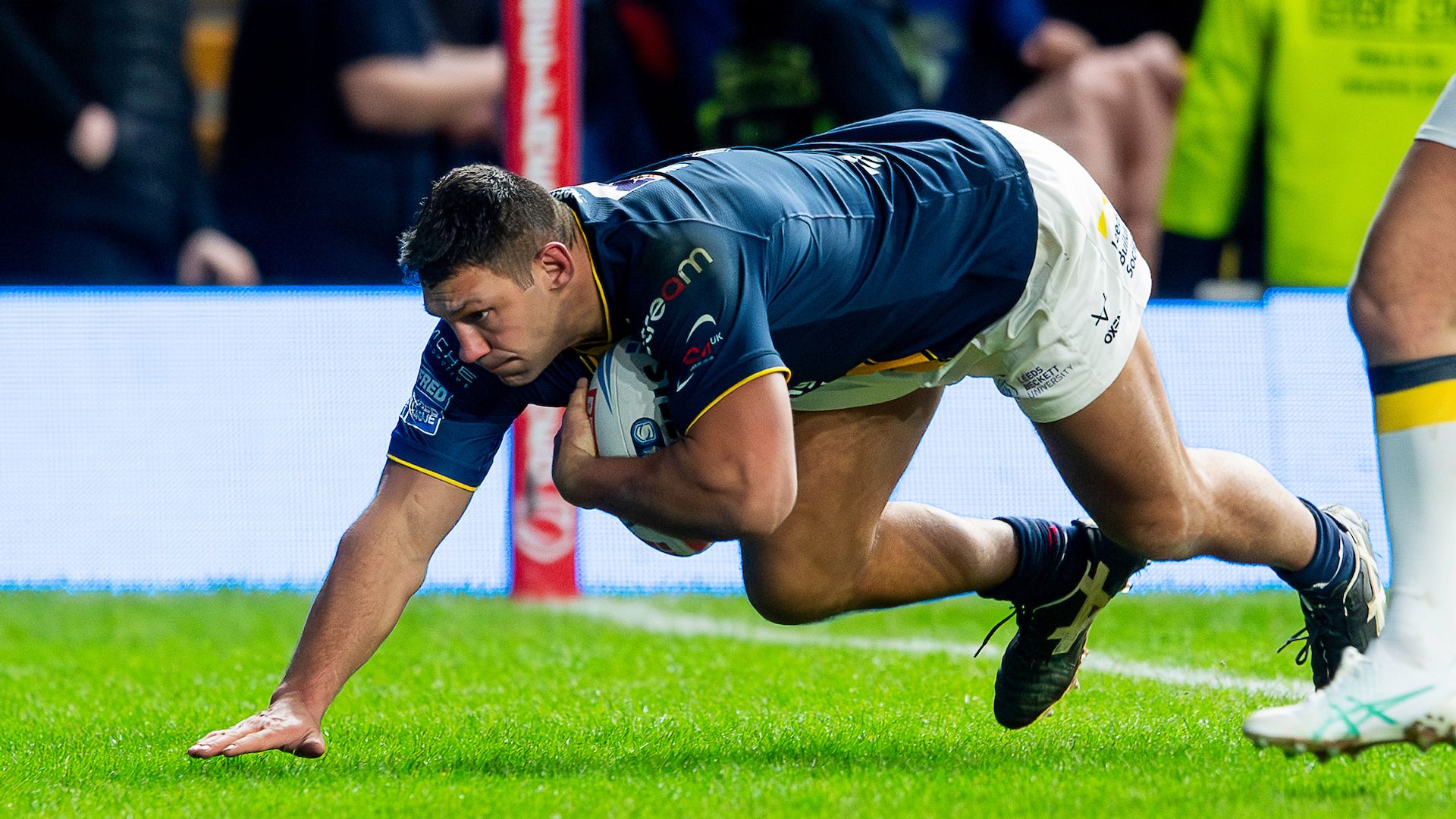 Latest scores: Huddersfield vs Hull KR and Leeds vs Castleford