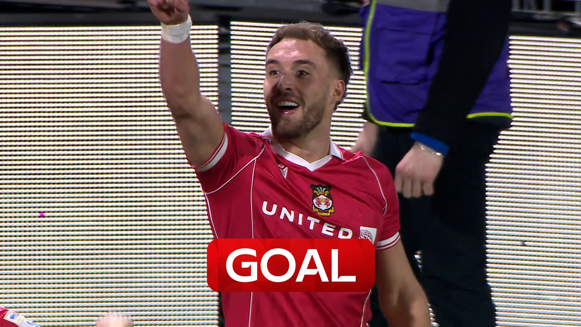 Smith nods in towering header as Wrexham take the lead against Portsmouth