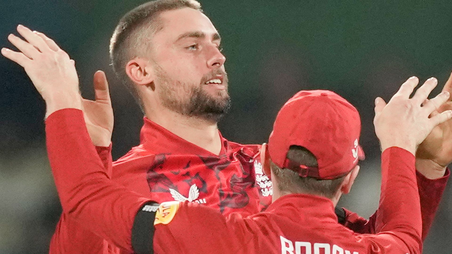 England complete T20 series sweep over Sri Lanka in low-scoring thriller