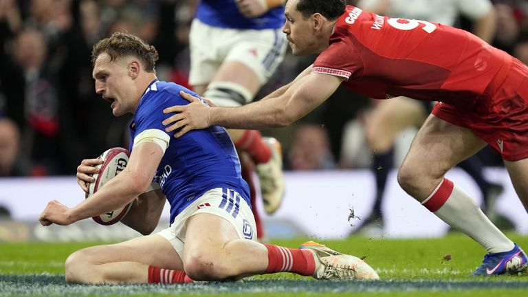 France's Emilien Gailleton scored the opening try of the Test after just 90 seconds 