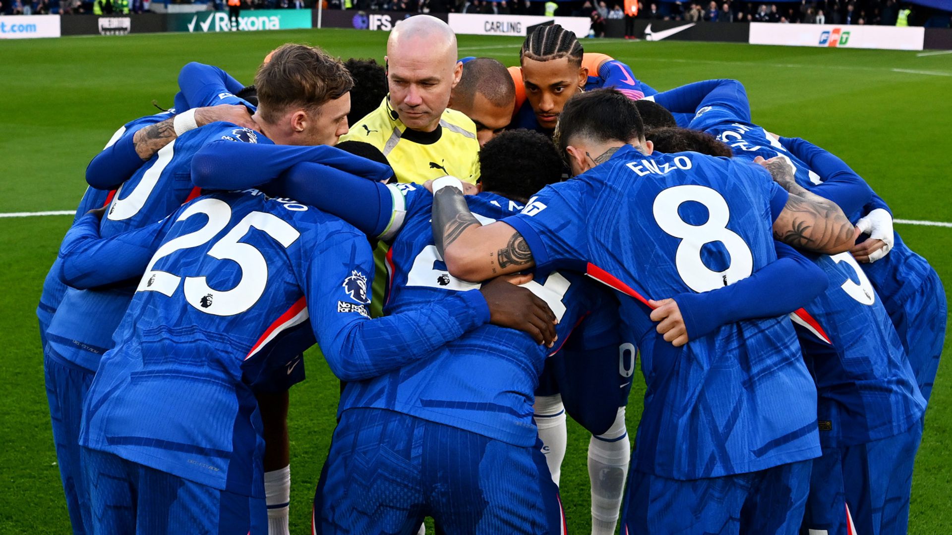 'We wanted to respect the ball' - Rosenior blasts ref after bizarre huddle incident