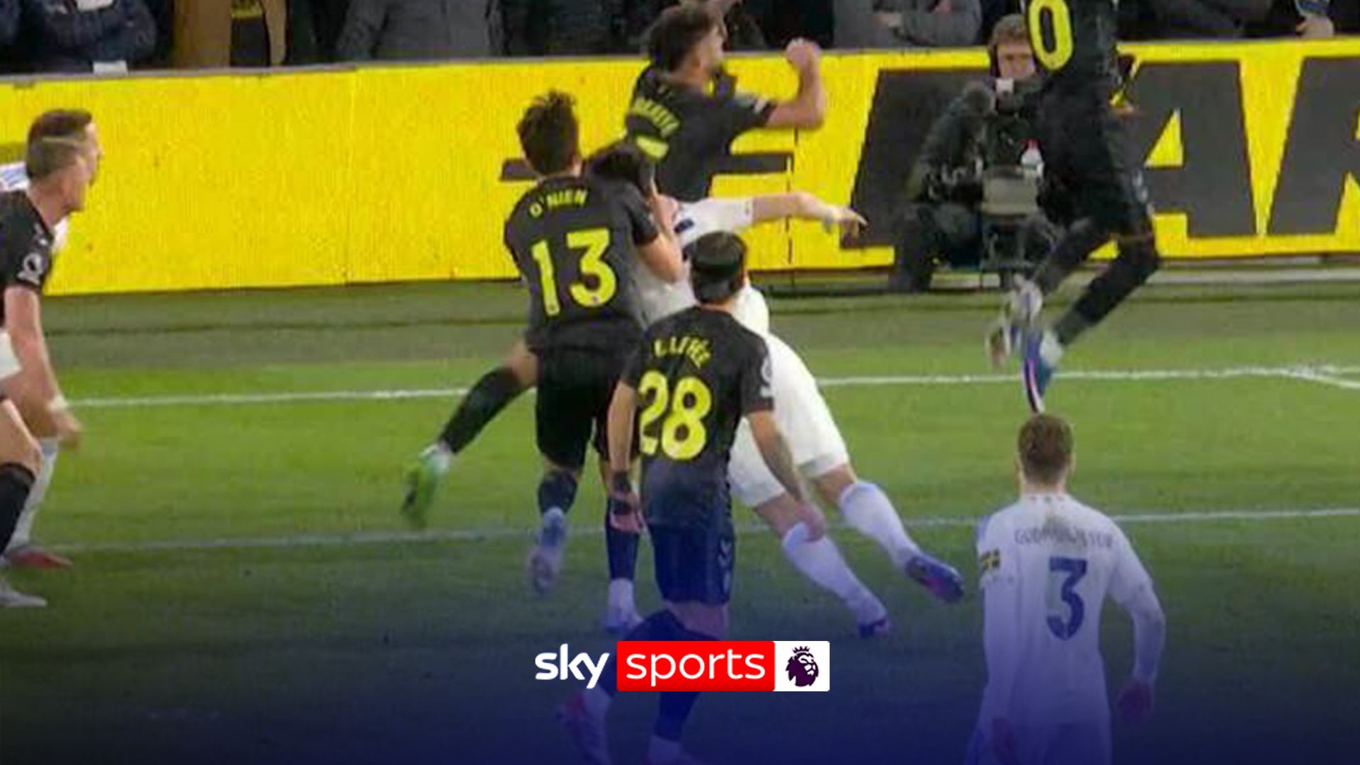 'That is a penalty!' | Did Sunderland get away with one at Leeds?