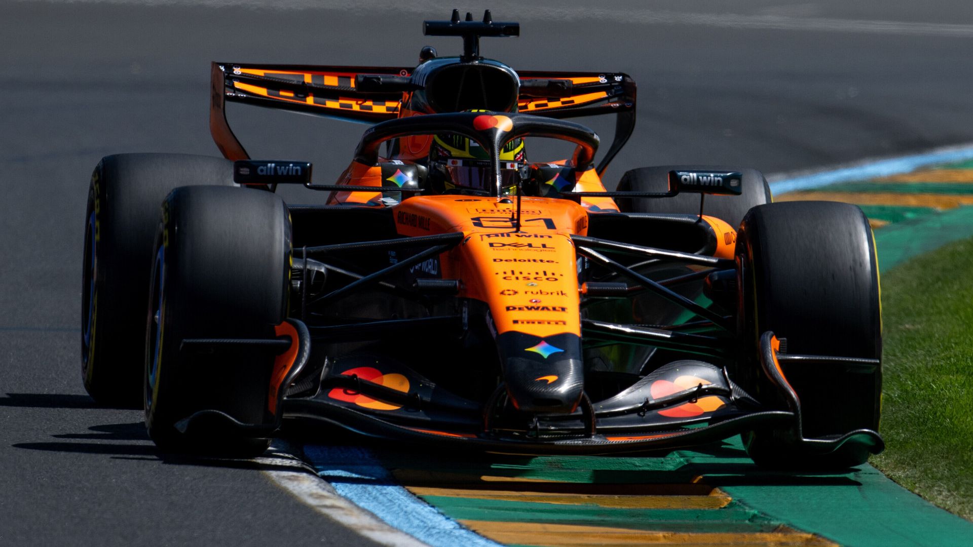 Piastri fastest for McLaren in tight Australian GP practice