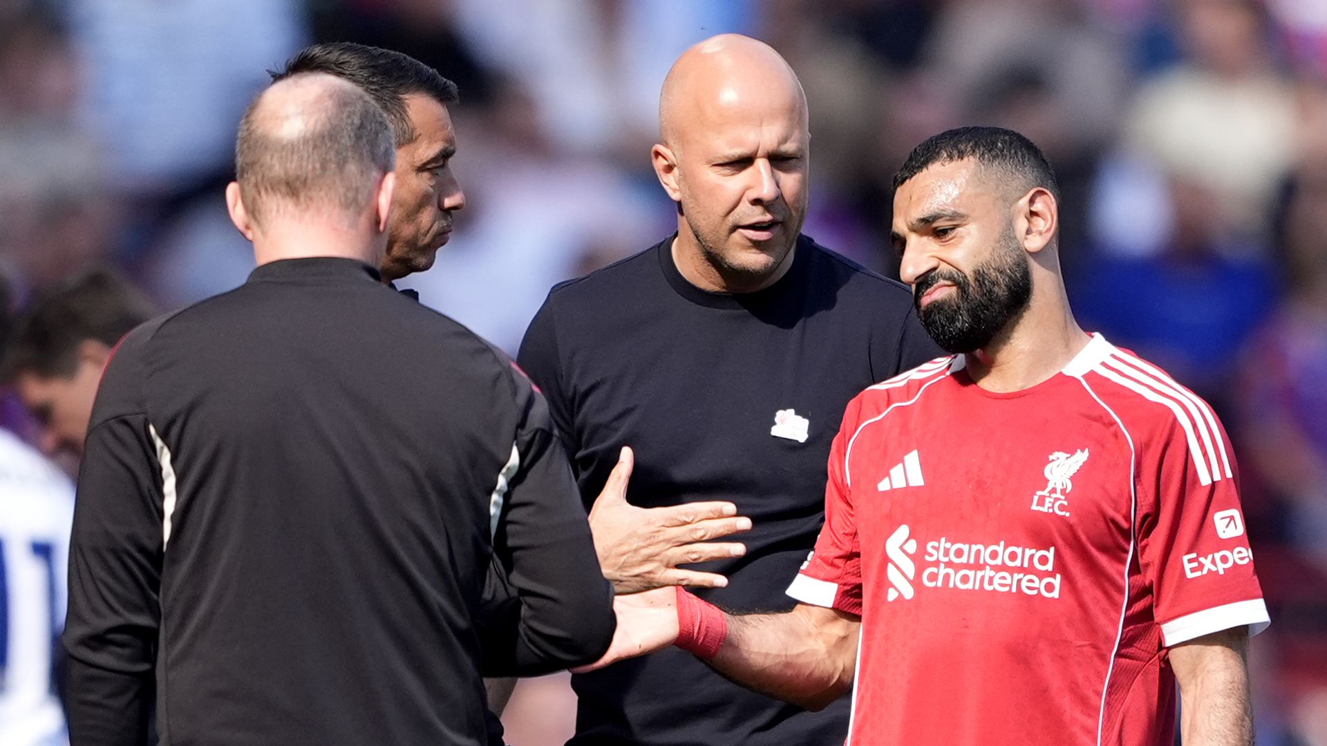 Liverpool naik ke keempat tapi Salah cedera dalam kemenangan gempar atas Palace