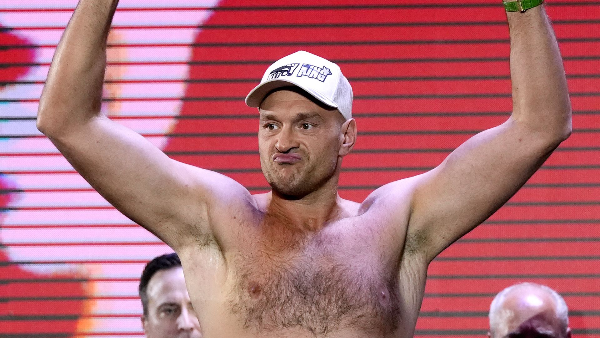 Fury weighs in lighter than in Usyk rematch for Makhmudov clash