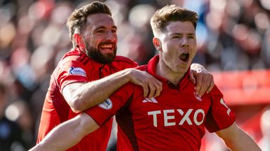 Kevin Nisbet scored twice as Aberdeen beat Hibernian in the Scottish Premiership