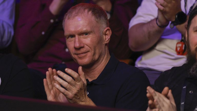 Former footballer Paul Scholes was in the front row at the Crucible for O’Sullivan's match