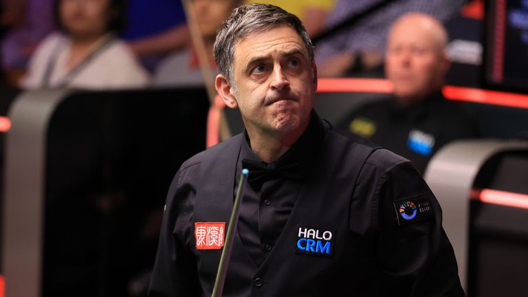 Ronnie O'Sullivan was beaten in a final-frame thriller by John Higgins at the World Snooker Championship