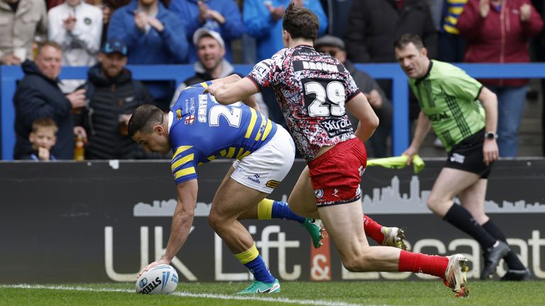 Josh Smith, do Warrington, abriu o placar para o time da casa