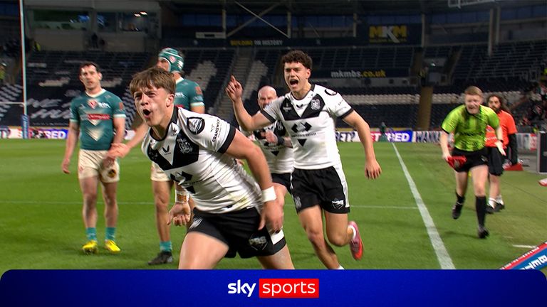 Logan Moy puts Hull FC ahead of St Helens