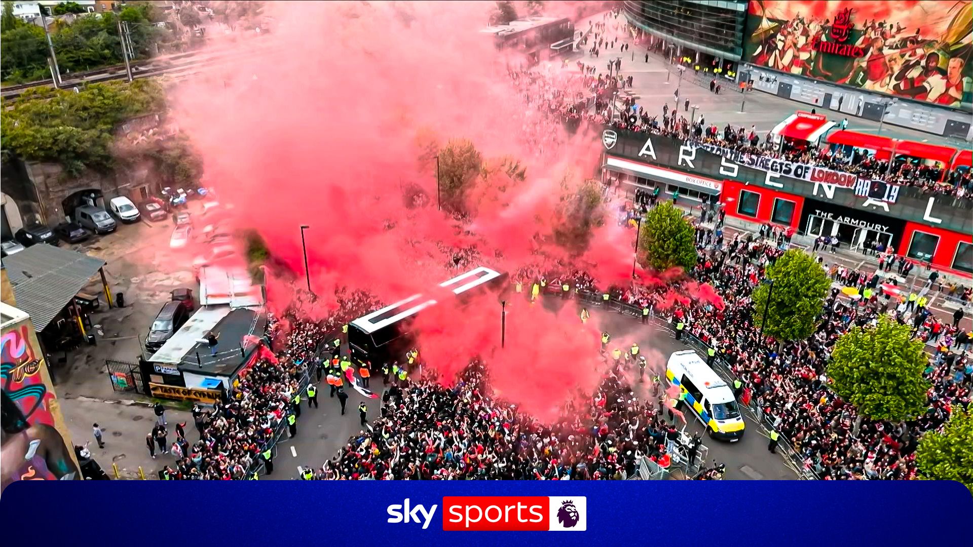 Arsenal fans give team bus big welcome ahead of Burnley match