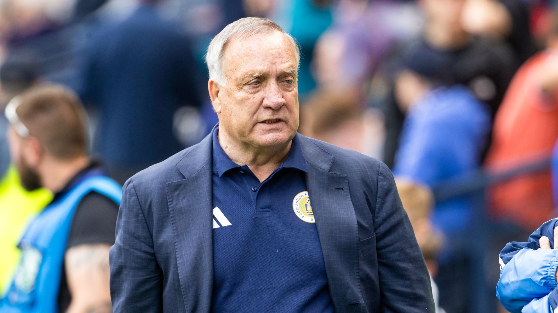 Advocaat criticises referee after loss to Scotland