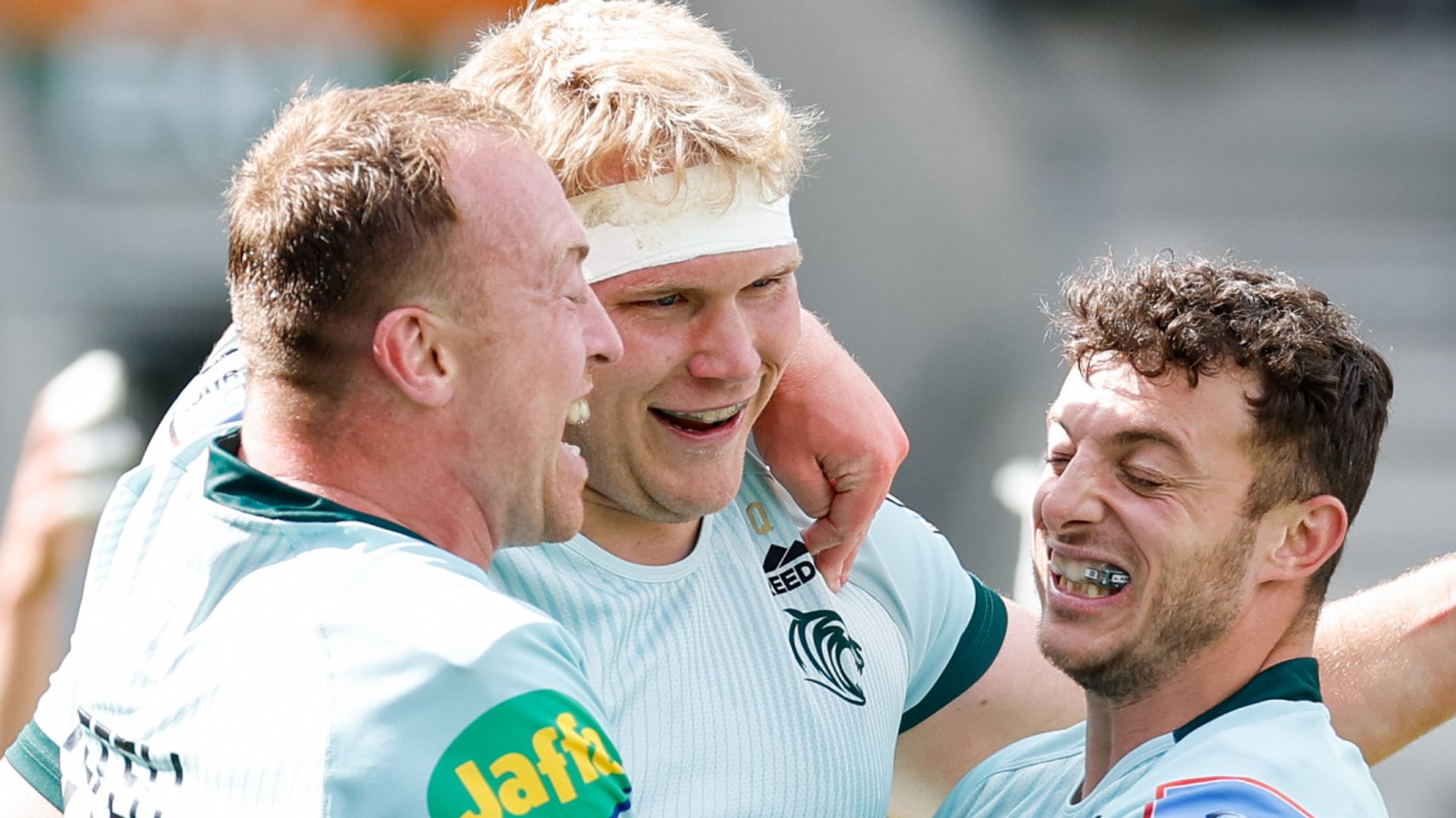 Leicester clinch Prem play-off place with bonus-point win at Sale