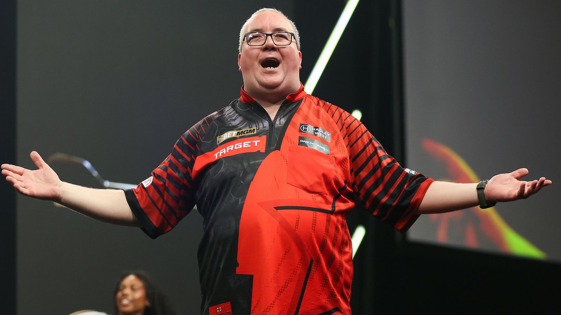 Bunting, Van Veen and MVG all make winning starts at International Darts Open