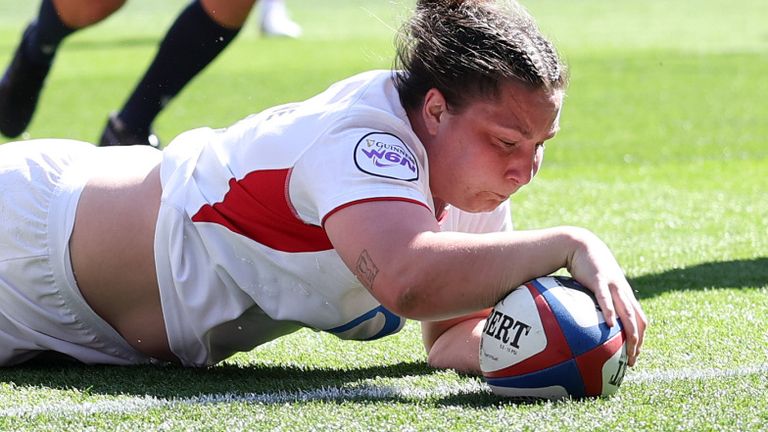 England hooker Amy Cokayne scored two tries as the Red Roses' rolling maul proved unstoppable