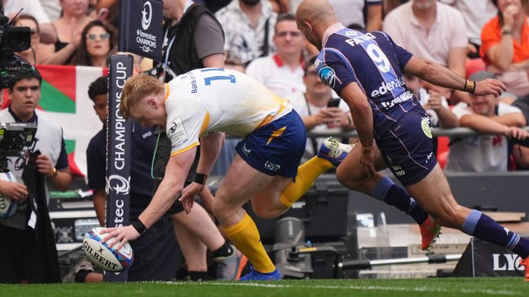 Tommy O'Brien marcou o primeiro try da final para Leinster no escanteio
