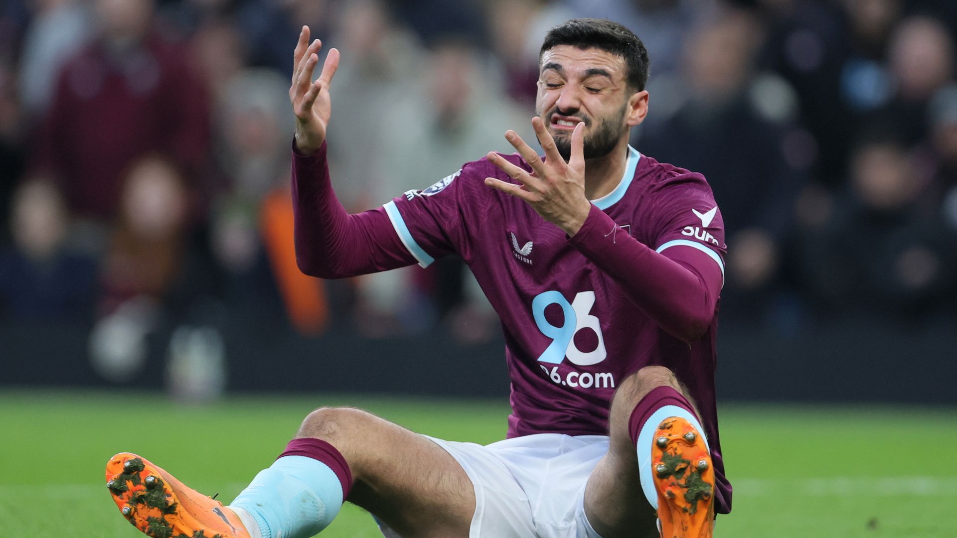 EFL latest: Serie A side considering move for Burnley's Broja