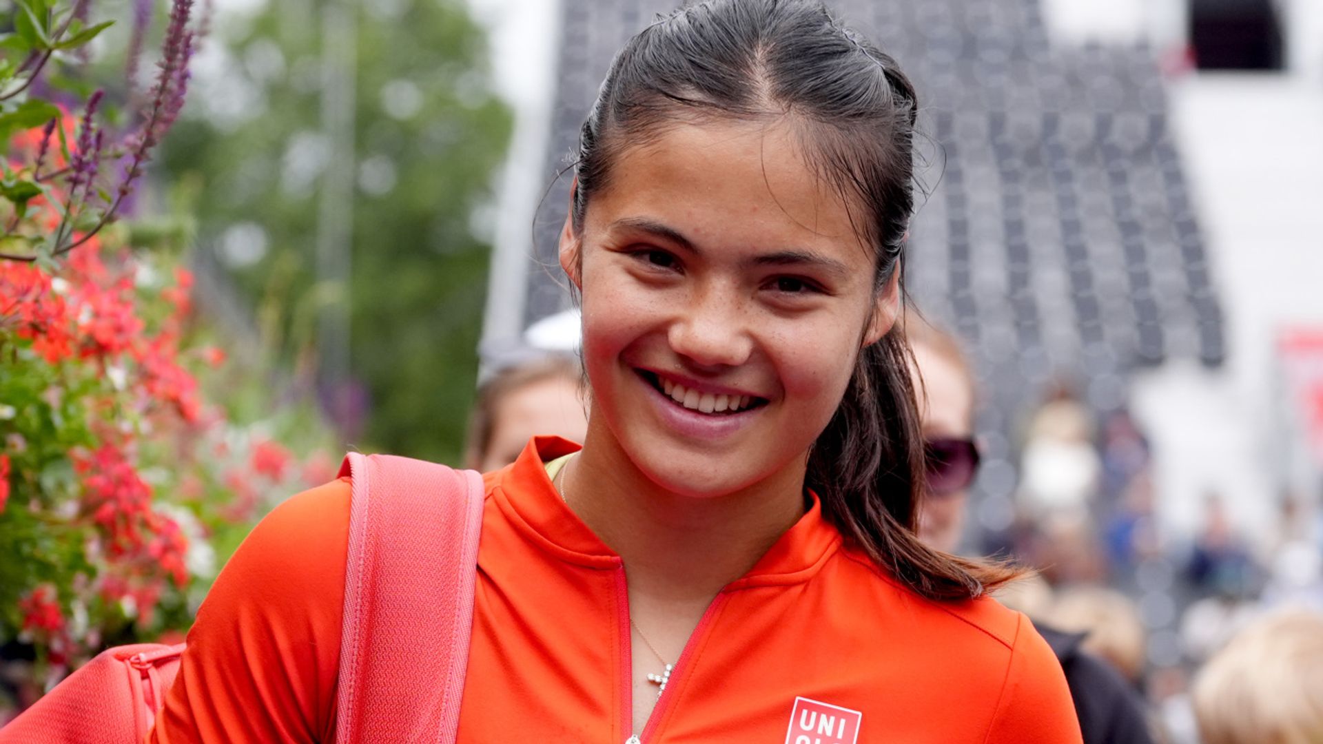 Raducanu hopes for Serena chat as icon returns at Queen's Cl