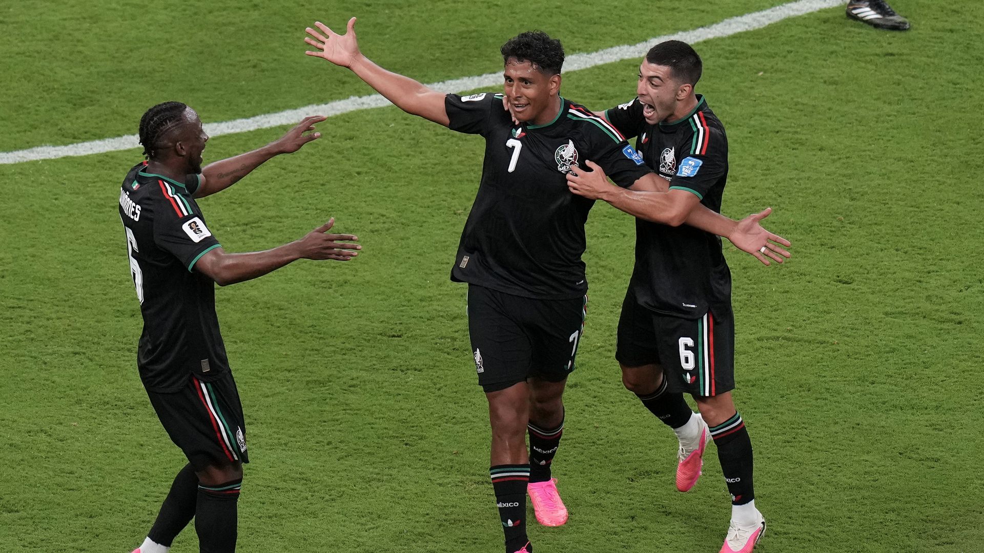 Goalkeeping HOWLER as Mexico take the lead vs South Korea LIVE!