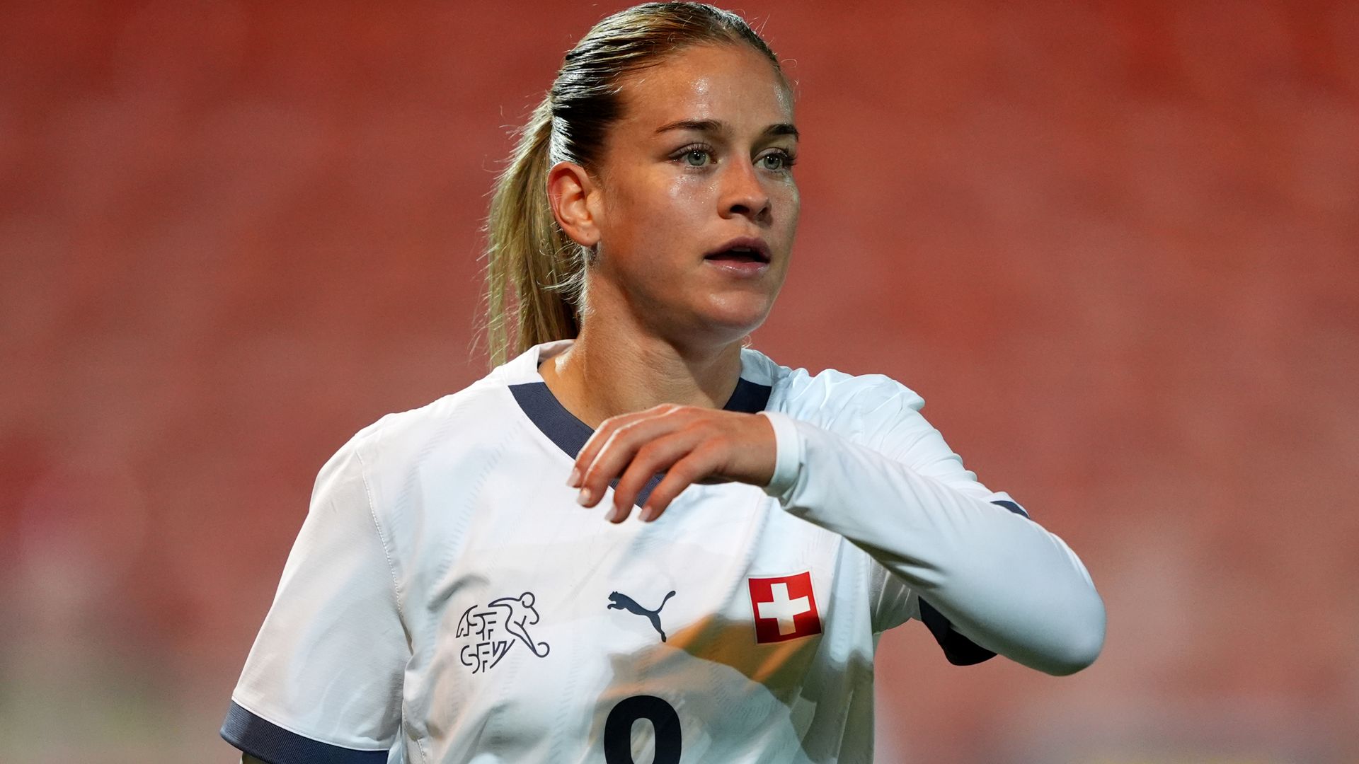 WSL latest: Hammers sign Switzerland international