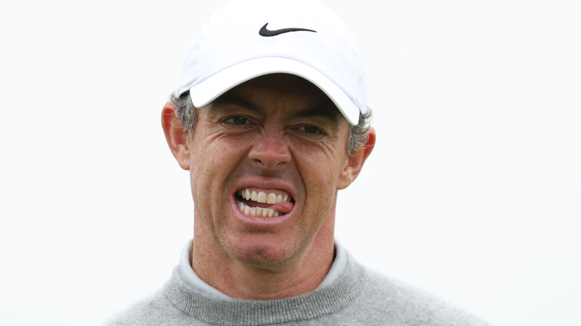 McIlroy makes fast start at windy US Open despite expensive finish