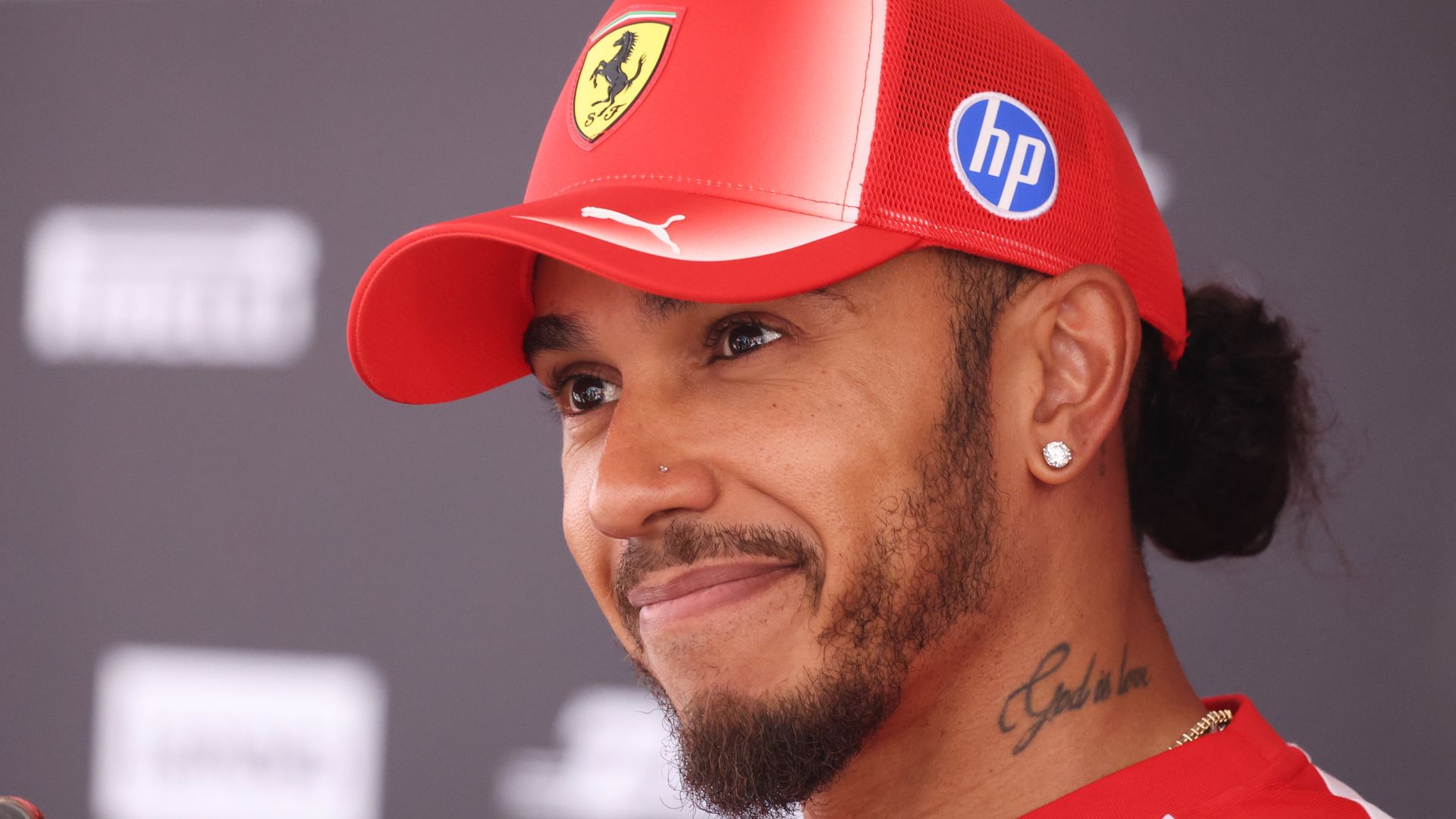 Hamilton: Mercedes should be a lot further ahead in title battle