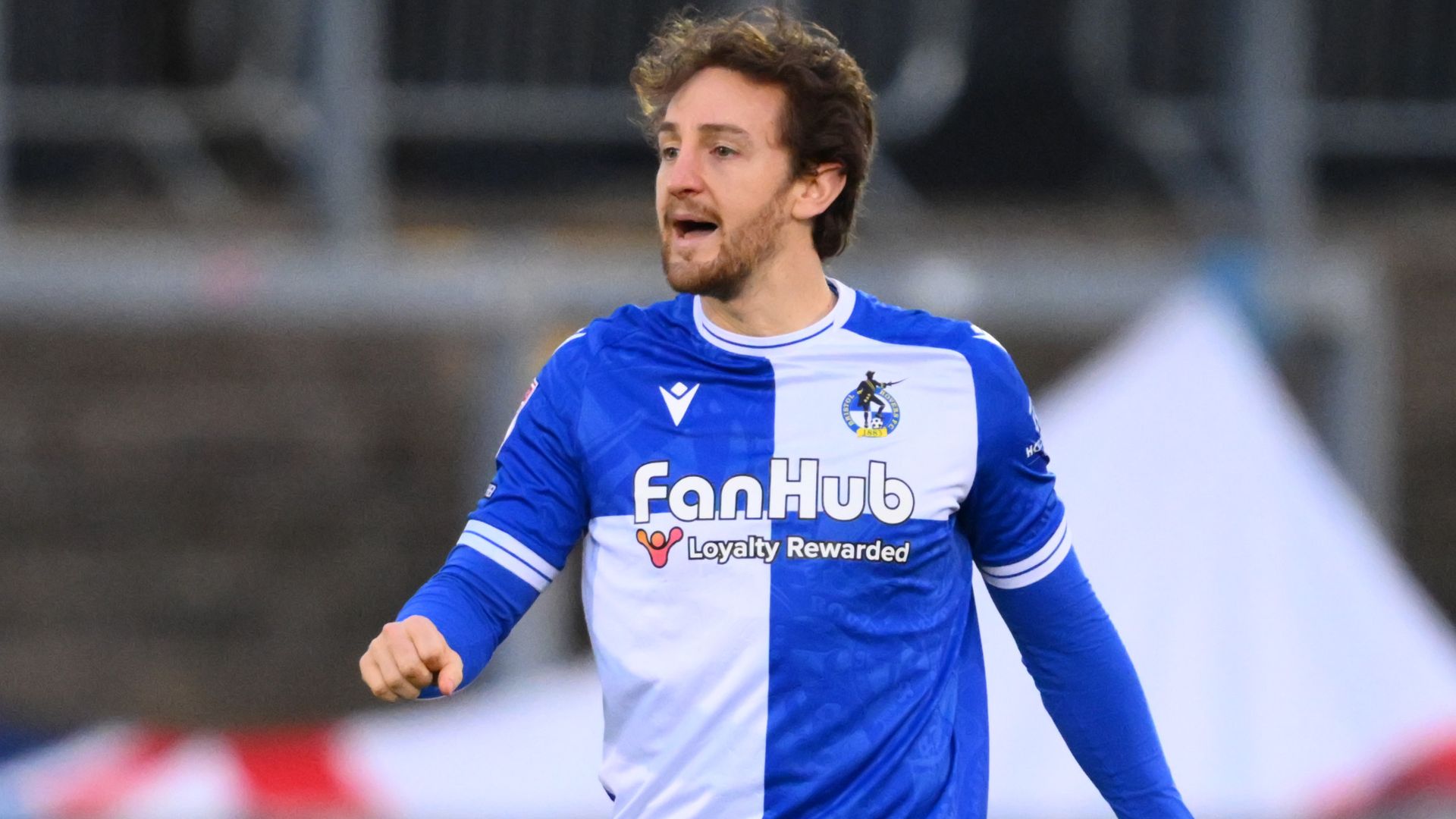 Football news: Ex-Luton captain Lockyer joins Melbourne Victory
