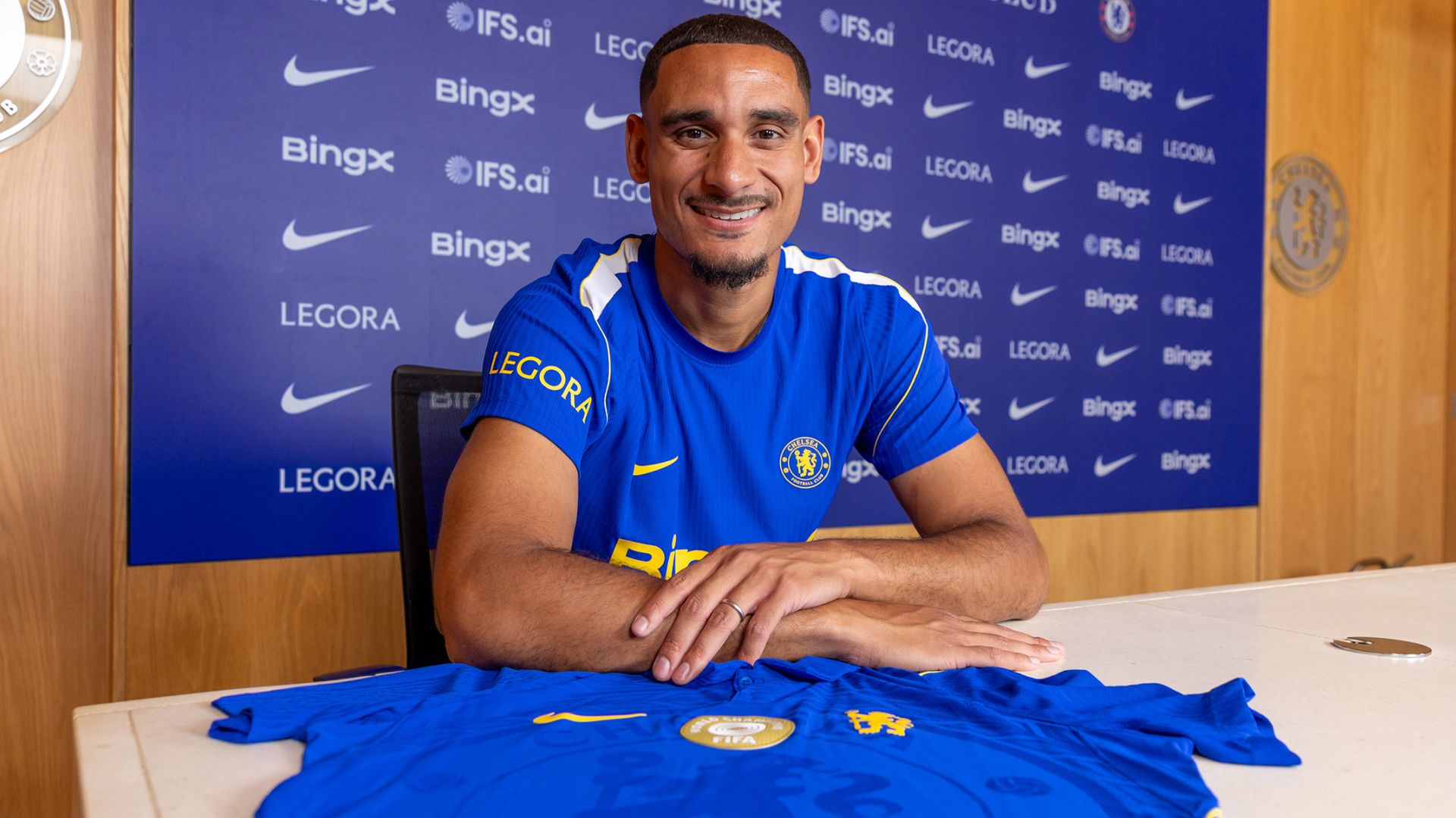 Chelsea sign Lacroix from Palace