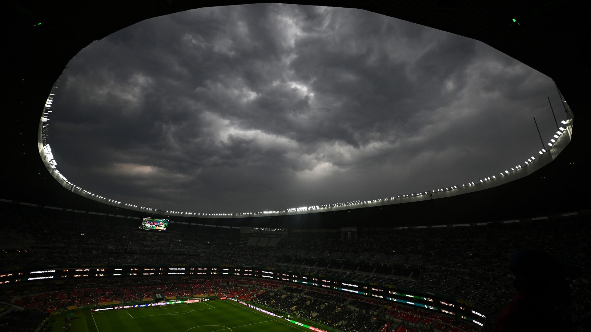 Mexico vs Ecuador: game delayed due to storms LIVE!