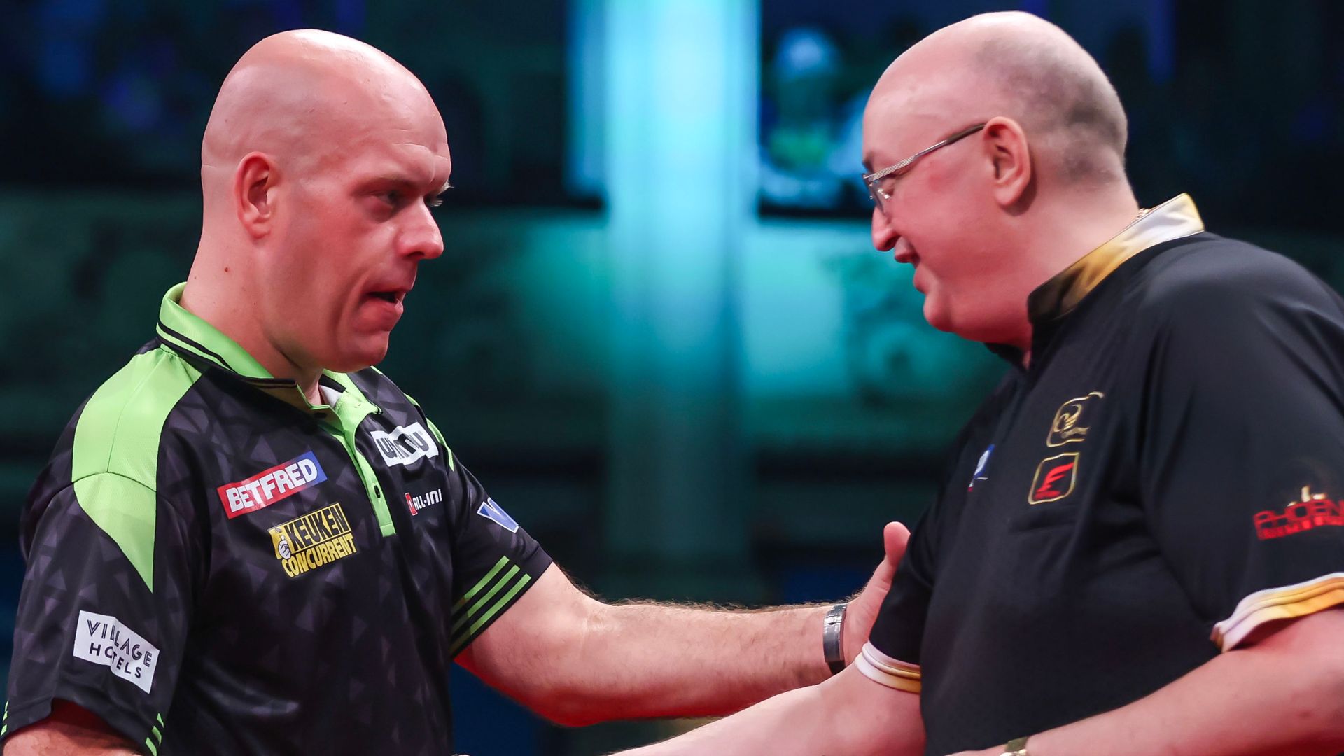World Matchplay Darts LIVE! Van Gerwen in early trouble after Anderson sizzles