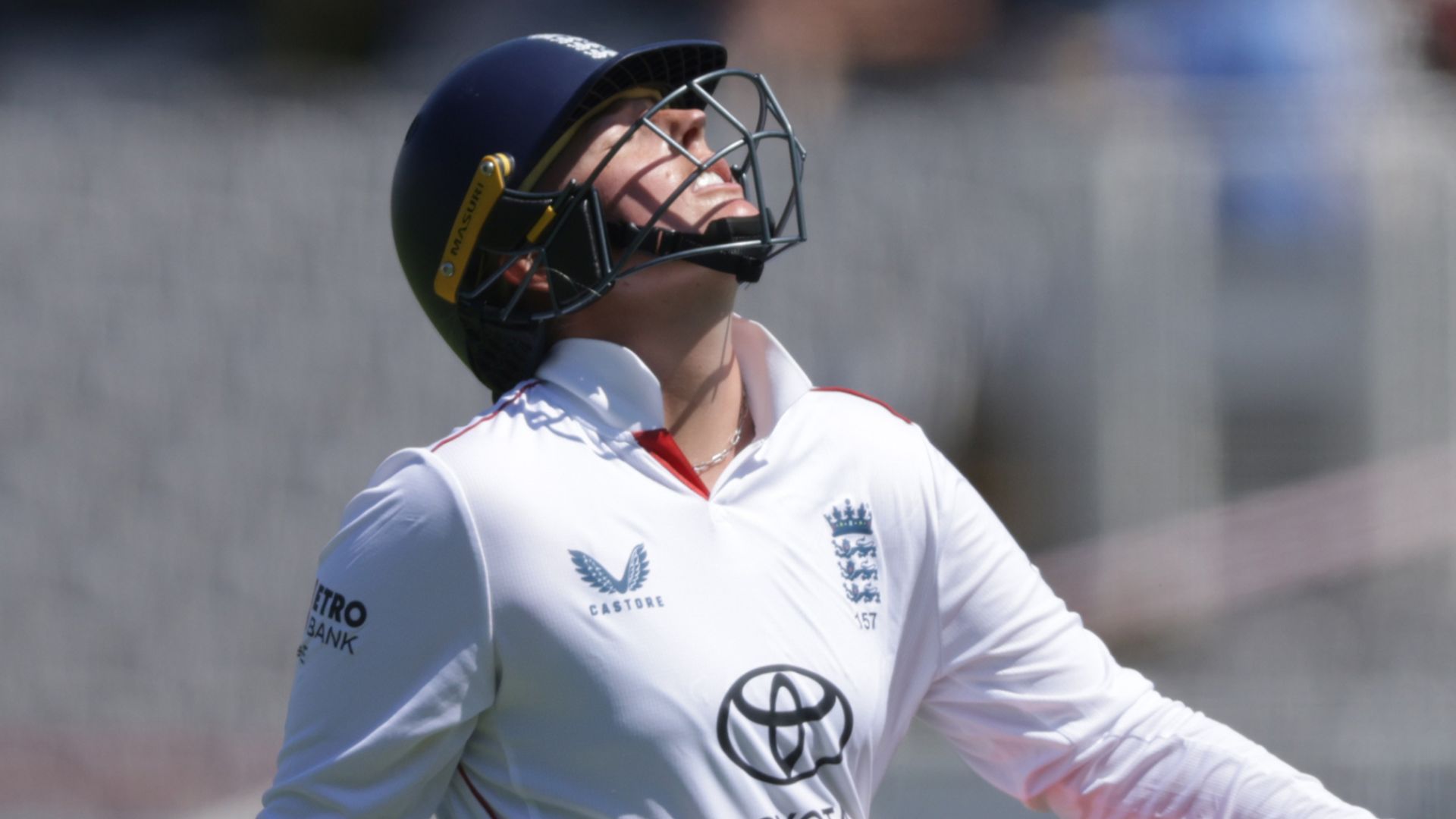 England eight wickets down vs India and trail by over 100 LIVE!