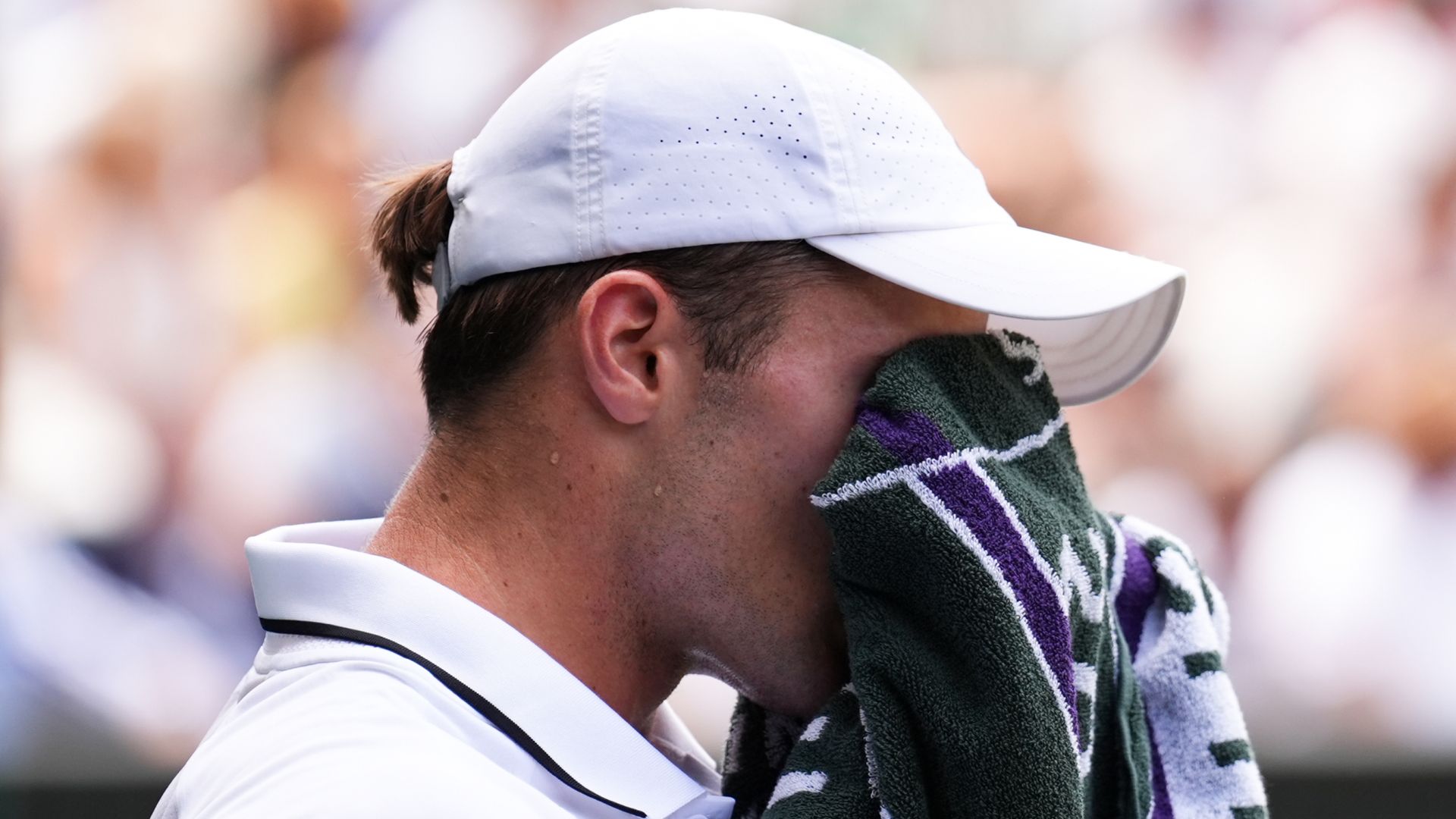 Wimbledon LIVE! Fery in second set trouble against Zverev in semi-final
