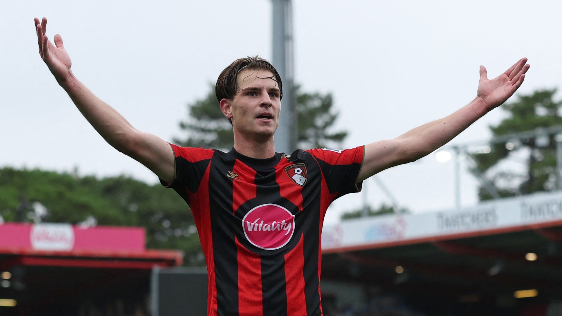 Sublime Scott opener gives Bournemouth lead against Everton LIVE!