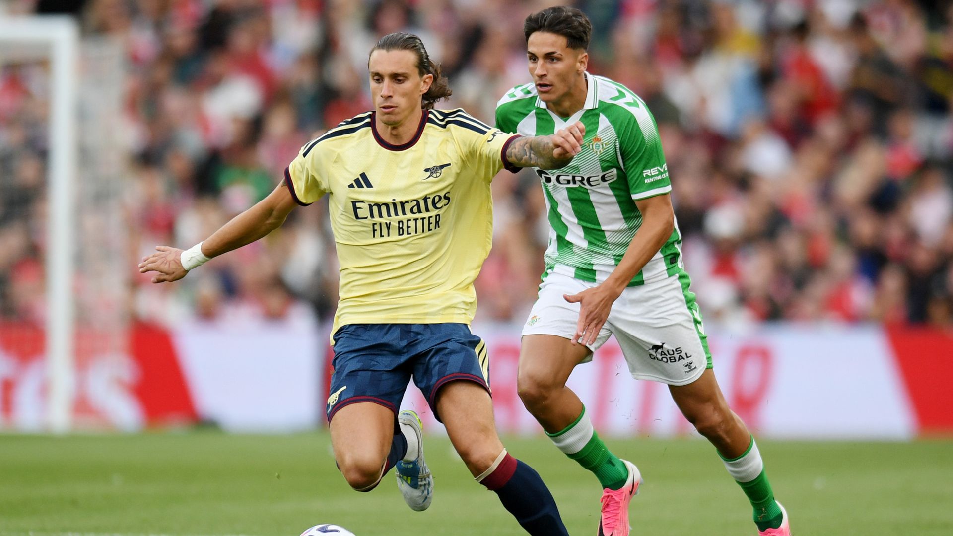Arsenal concede from a corner after Kepa error against Real Betis LIVE!