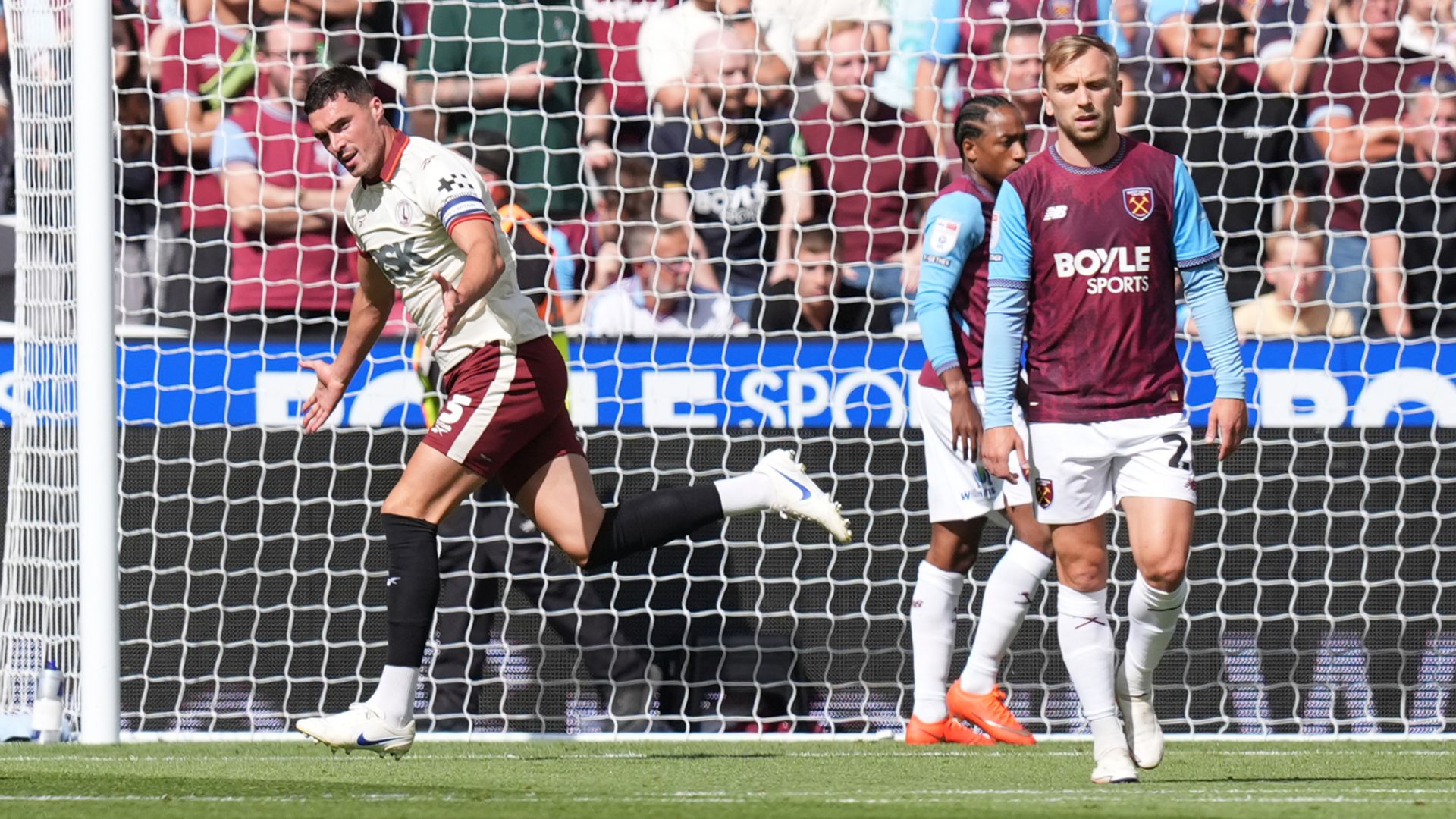 West Ham behind; 10-man Leicester TRAIL Burton - EFL LIVE!