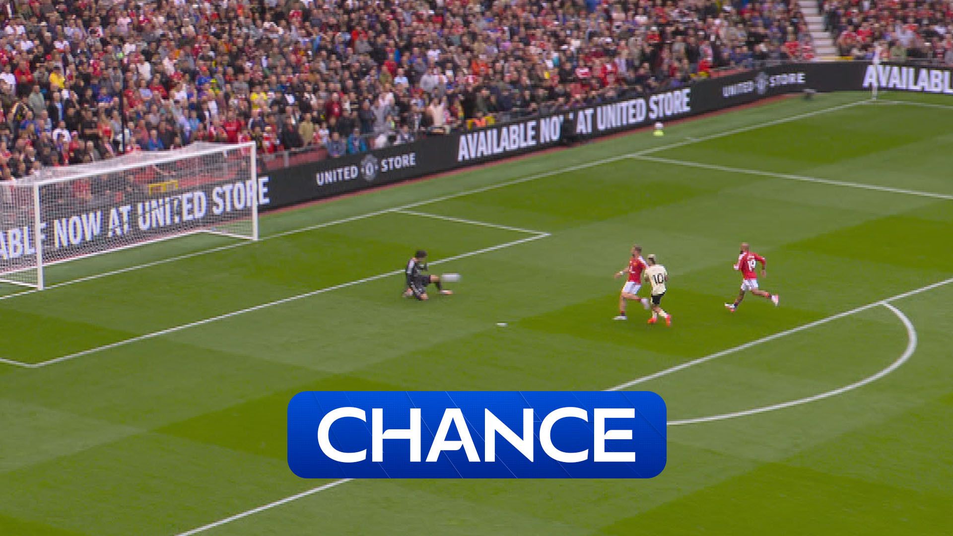 'Lammens throws a knee at it' | Enciso shot for Ipswich is saved