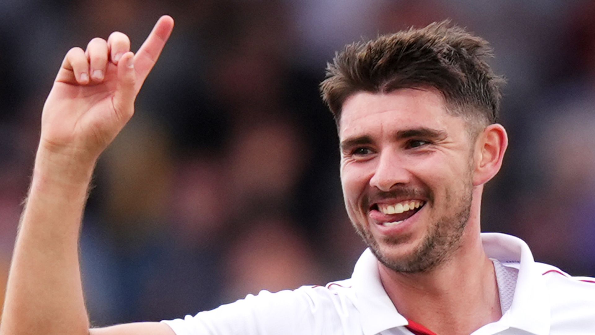 Tongue on for hat-trick as players break for tea with Pakistan 150-7 LIVE!